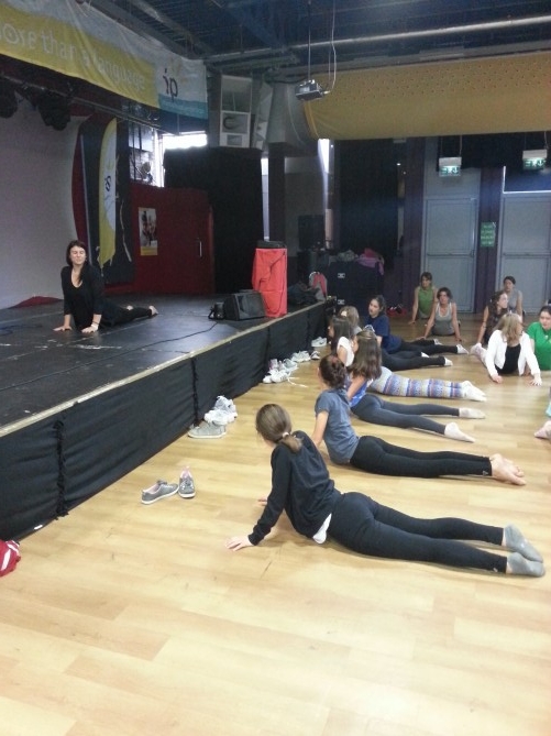 Nuestras alumnas haciendo posturas de Yoga